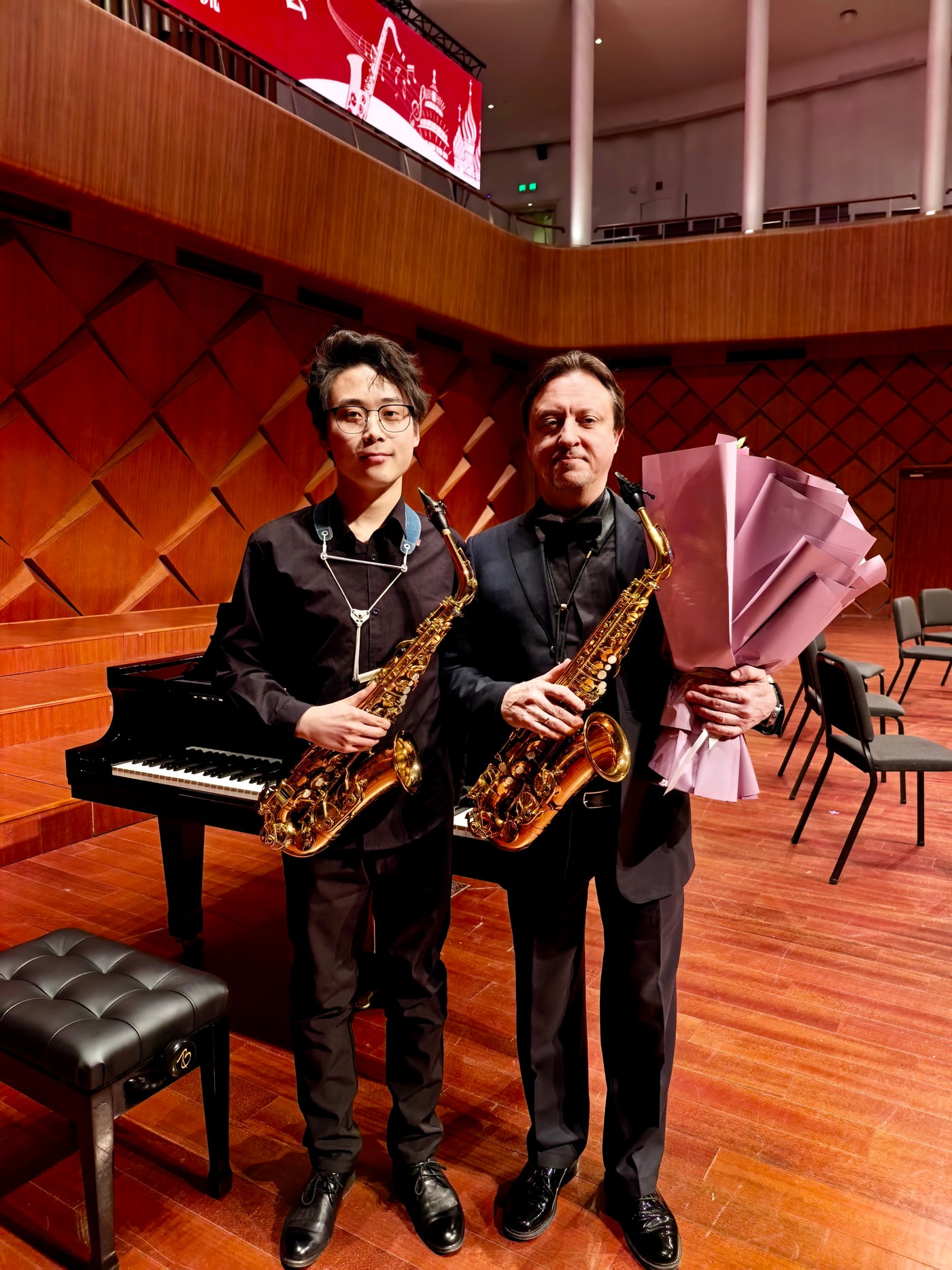 萨克斯管音乐交流合影