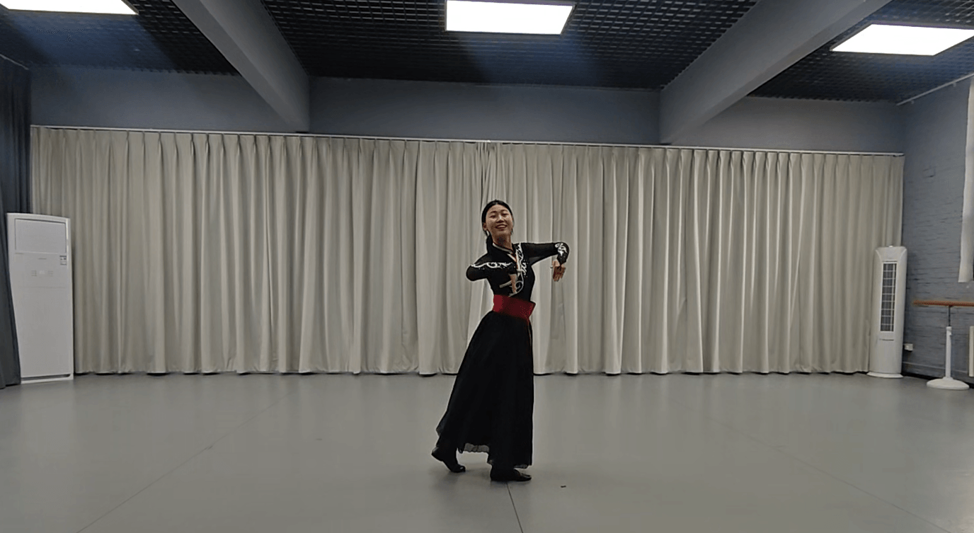 杨同学在排练中打磨作品