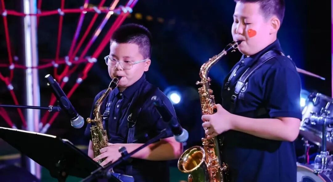 杨竣翔户外演出